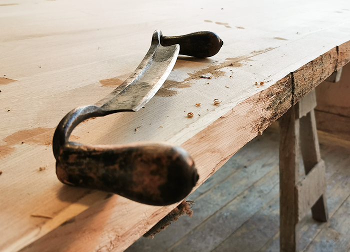 Baumkantentisch von holzbegabt – Kantenbearbeitung, individuell gestaltet und präzise verarbeitet