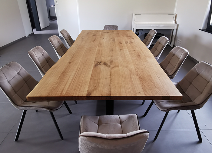 Baumkantentisch von holzbegabt – individuell angepasste Größe, handgefertigt aus hochwertigem Holz.