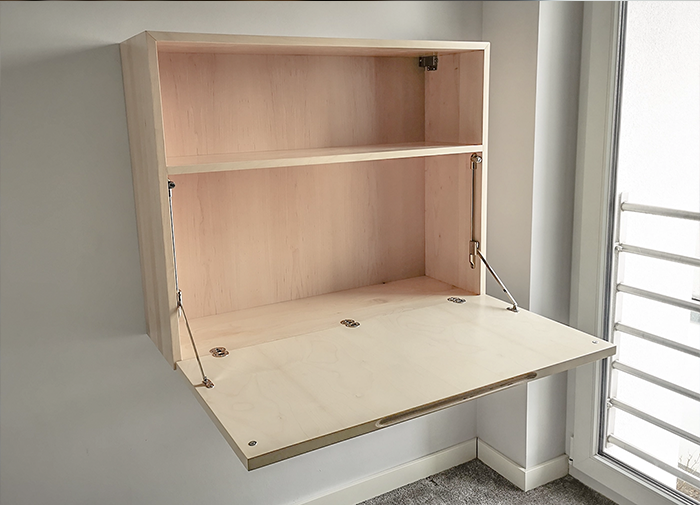 Maßgefertigter Wandschreibtisch von holzbegabt – platzsparendes Design aus hochwertigem Holz