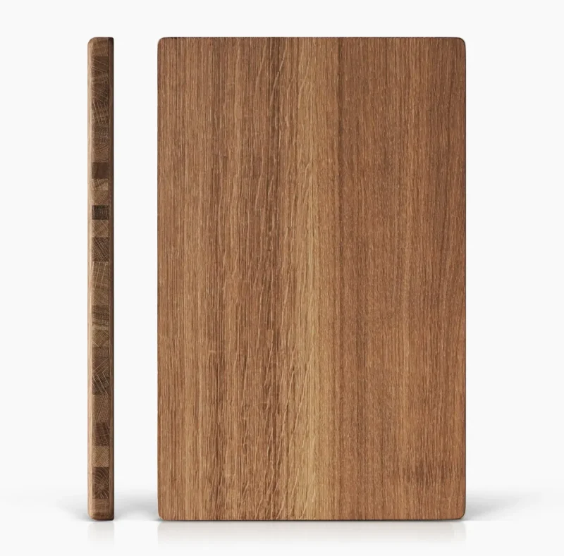 3-Schicht Schneidebrett Pirol von holzbegabt – Front- und Seitenansicht, formstabil, langlebig und handgefertigt aus Eiche.
