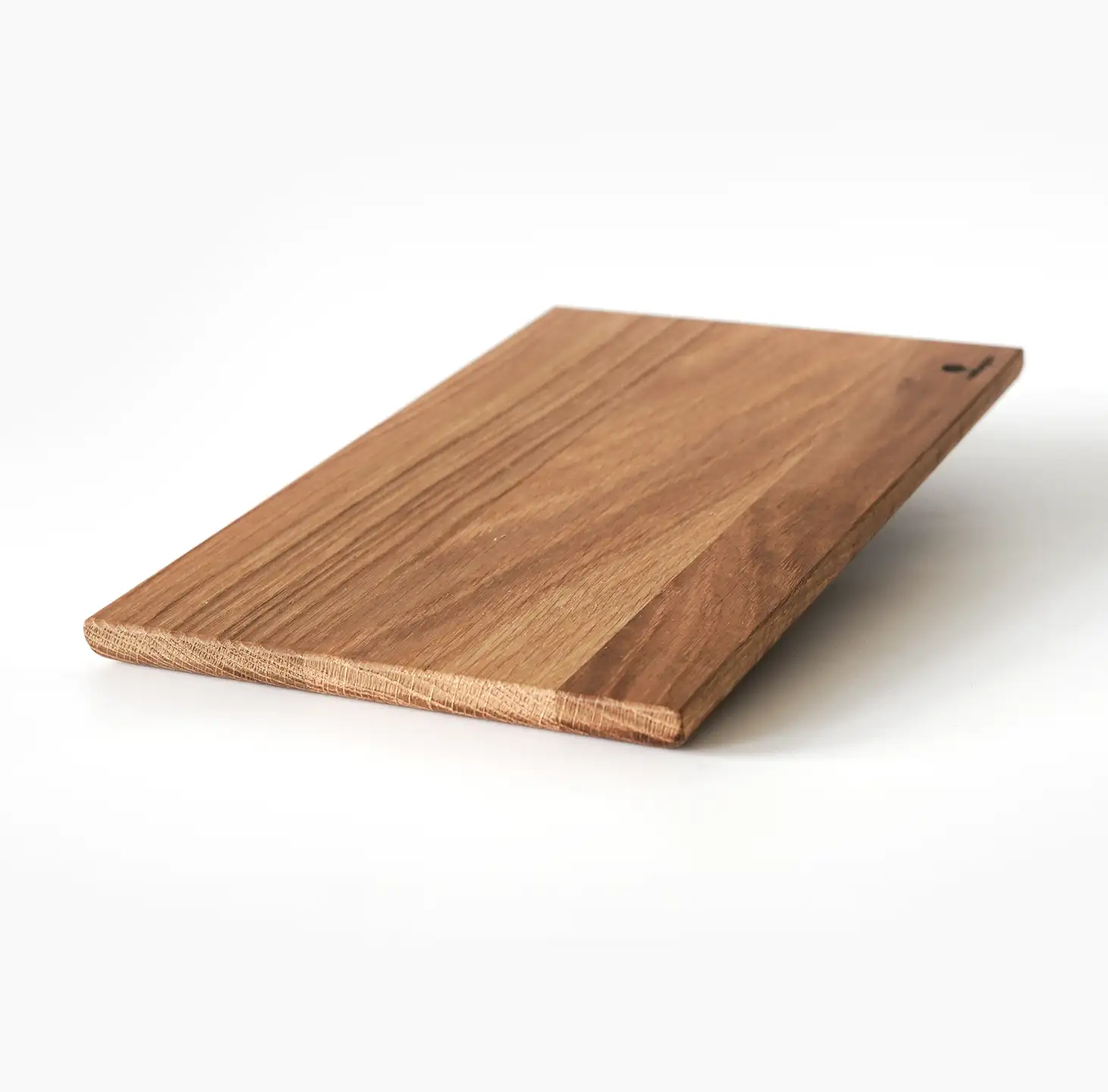 Frühstücksbrett Spatz aus Eiche – formschön, handgefertigt von holzbegabt, mit sanfter Fase und natürlicher Maserung.