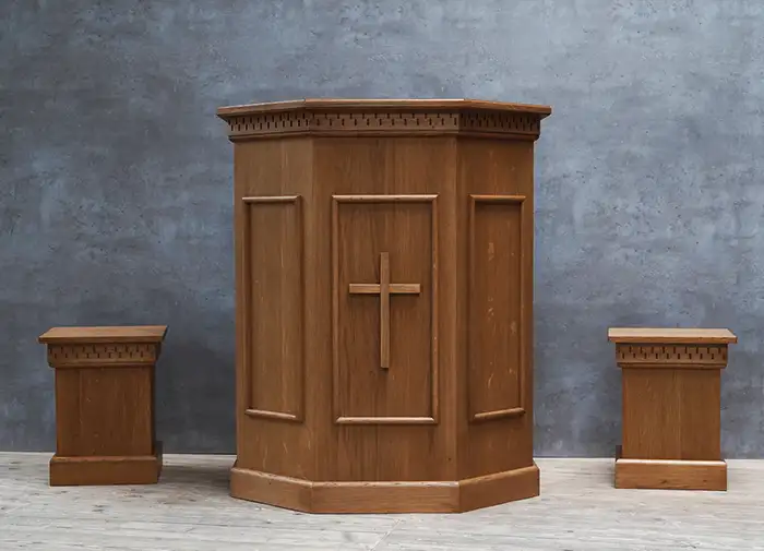 Baumkantentisch von holzbegabt – individuell angepasste Größe, handgefertigt aus hochwertigem Holz.